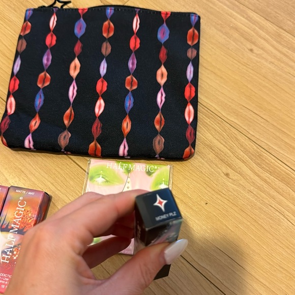 Half Magic Makeup Set - Picture 5 of 6
